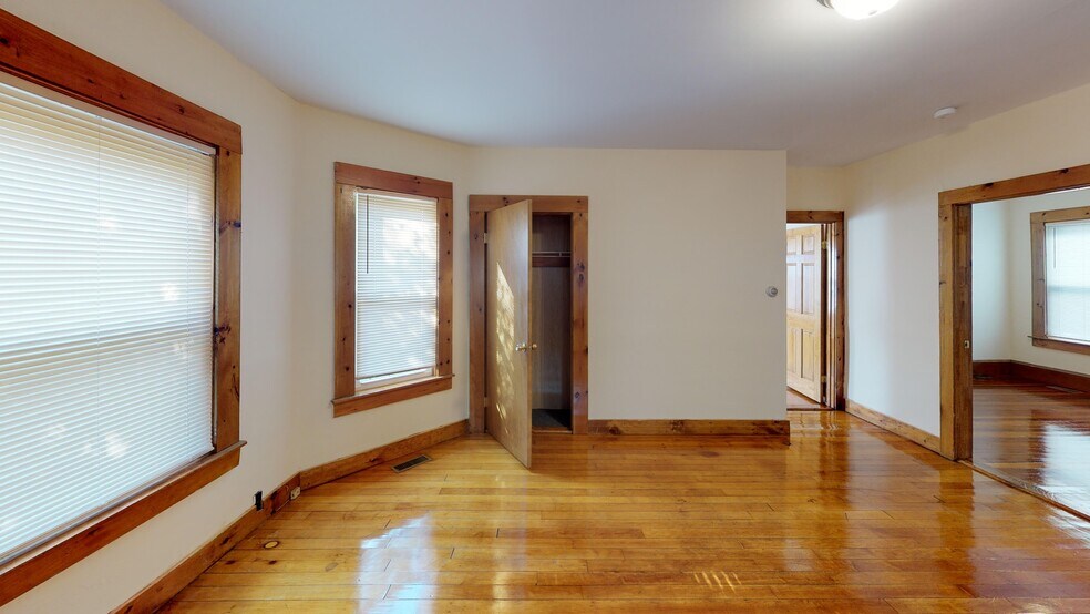 Building Photo - 250 Forest Ave
