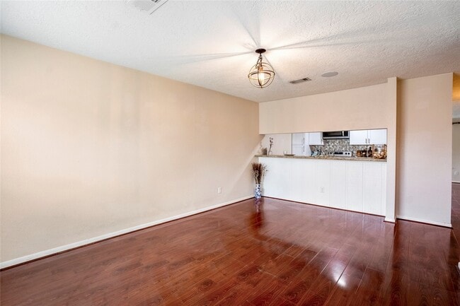 Building Photo - 11817 Southlake Dr