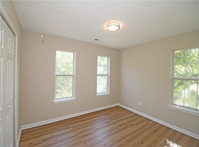 Building Photo - 1334 Ambercrest Way