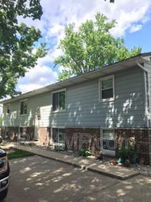 Primary Photo - 303 S Oak St