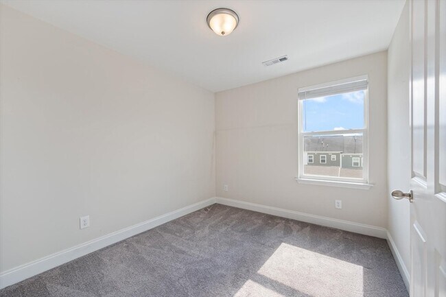 Building Photo - 842 Westcott Ln
