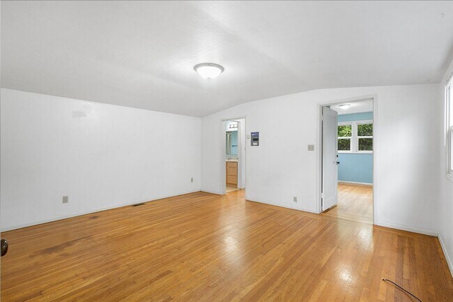 Building Photo - 2148 Santa Clara Ave