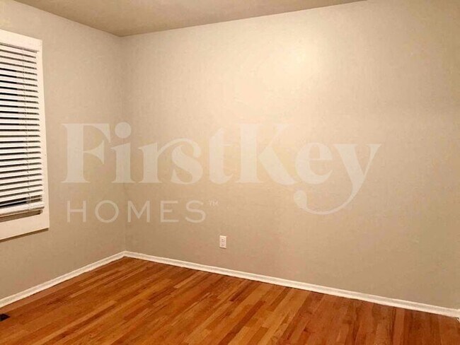 Building Photo - 2736 Sedan Dr