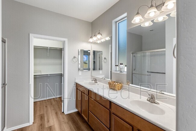 Building Photo - 1380 Warbler Wy