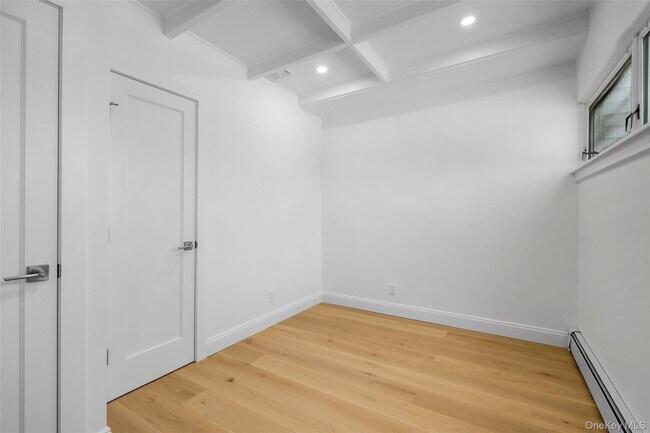 Building Photo - 88 Strathmore Rd