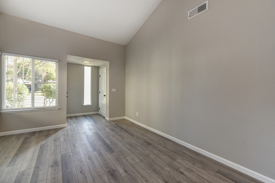 Entry Interior - 6933 Trovita Way