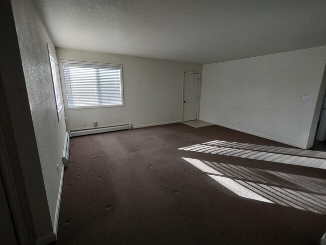 Building Photo - ALL PROSPECTIVE TENANTS MUST SUBMIT A $58 NON-REFUNDABLE APPLICATION FEE PER APPLICANT ONLINE AND...