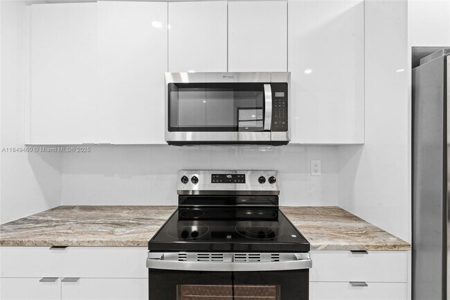 Building Photo - 5402 SW 138th Pl
