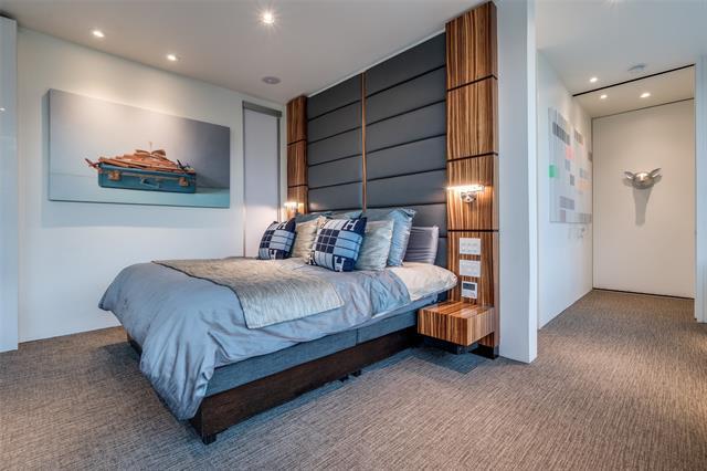 Building Photo - 2300 N Carroll Ave