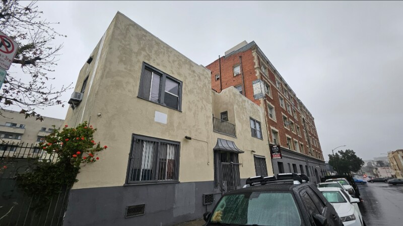 Building Photo - 815 S Lake St