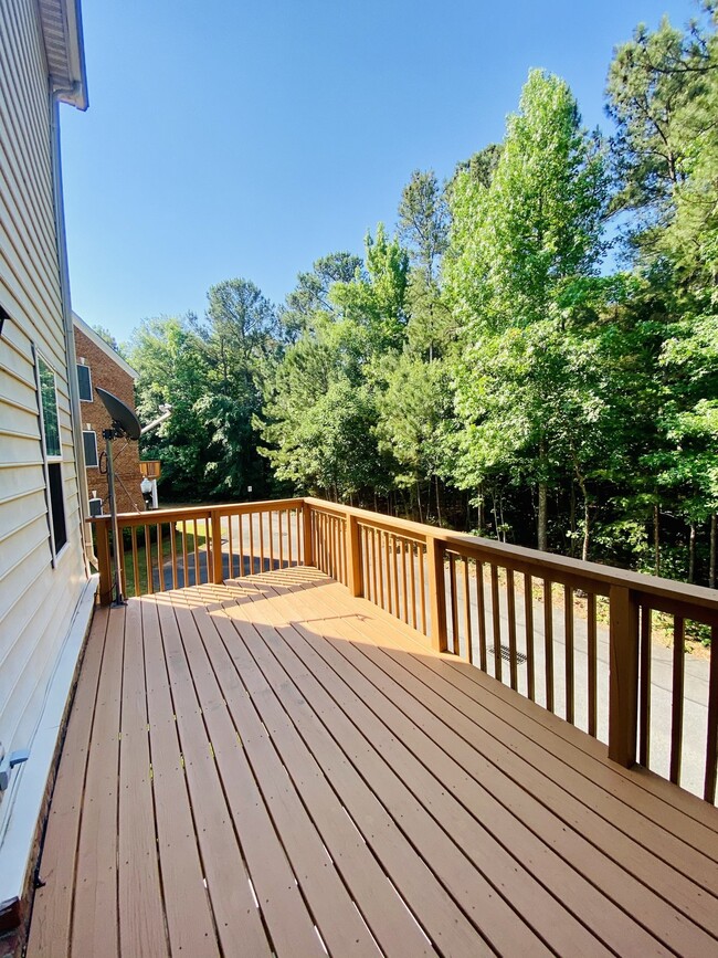 Building Photo - Heart of Ballantyne!  Beautiful End Unit T...