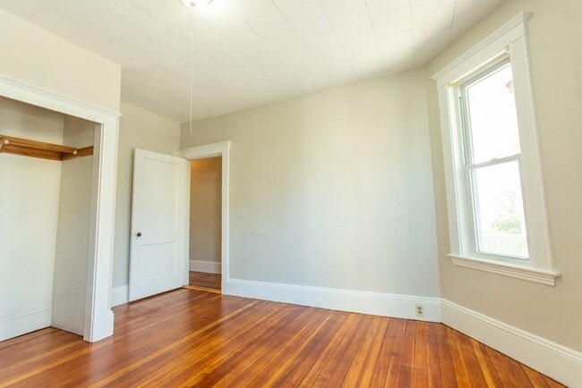 Building Photo - 27 Ashford St