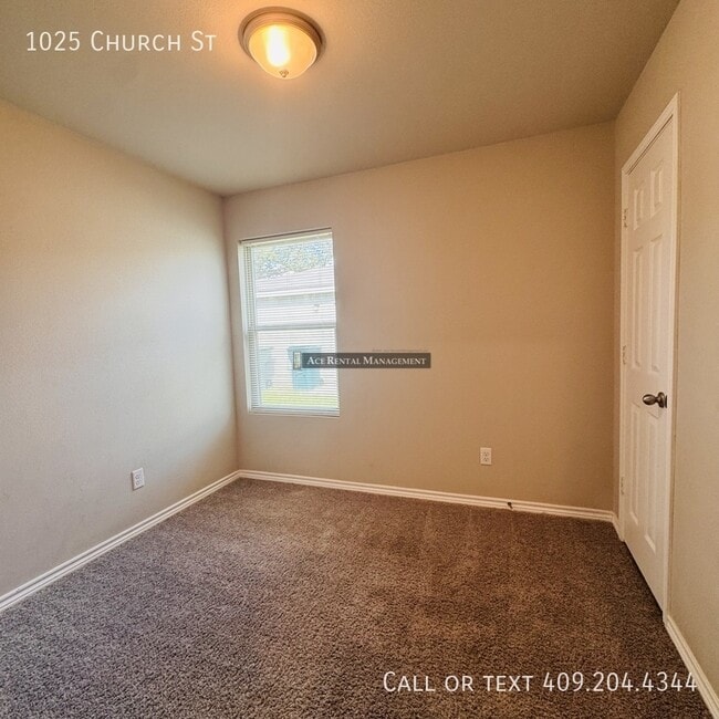 Building Photo - 1025 Church St