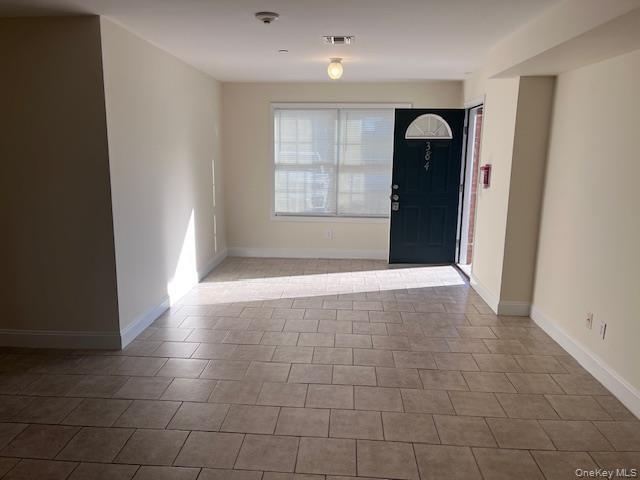 Building Photo - 384 W Montauk Hwy