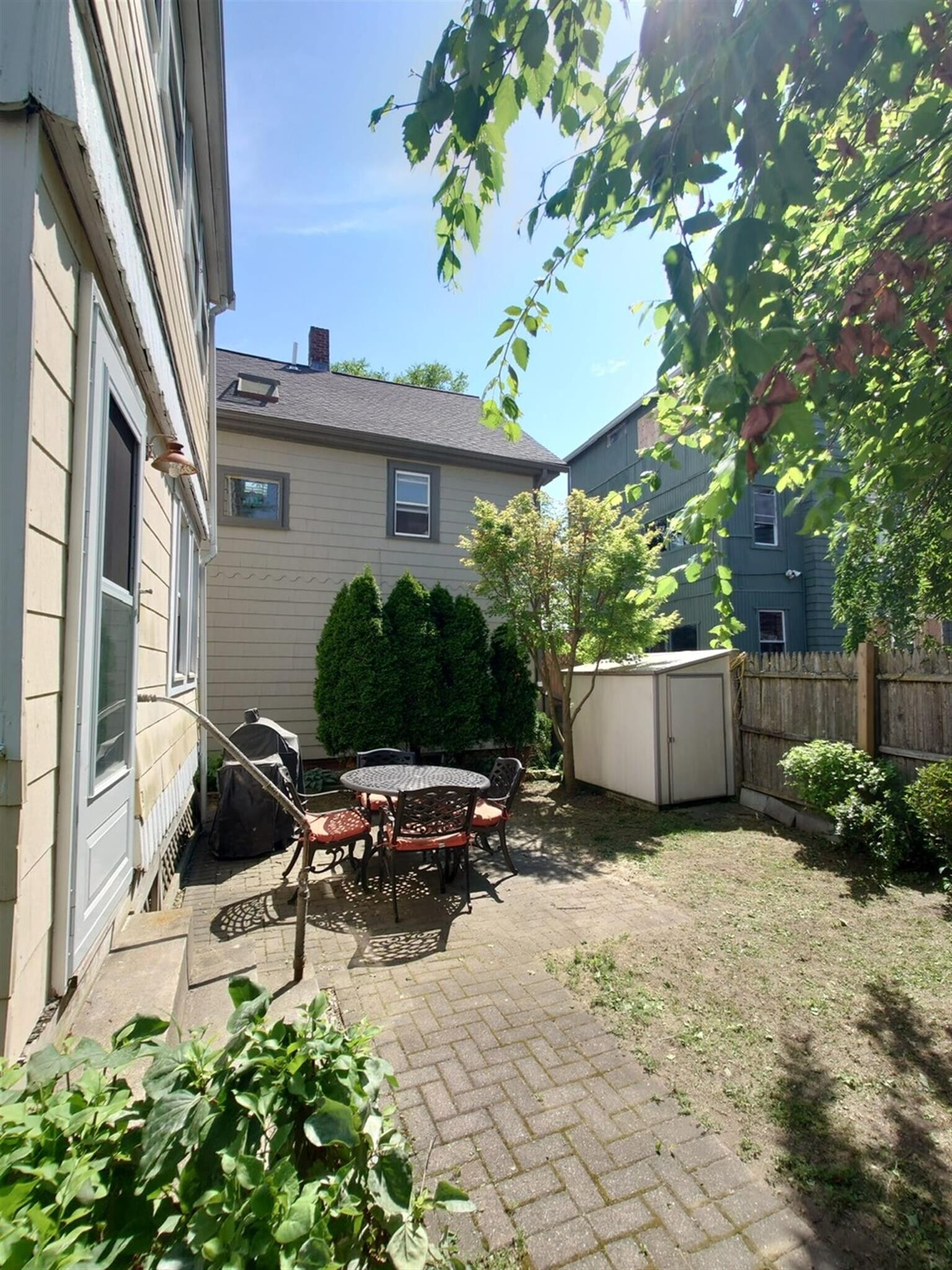 Building Photo - 11 Hinckley St