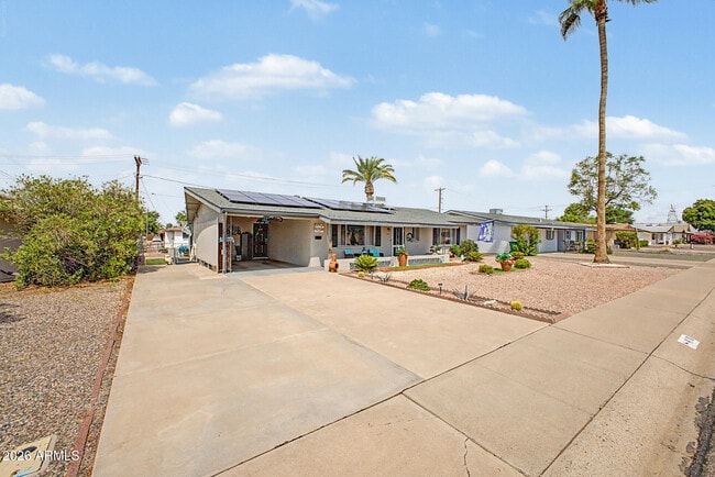 Building Photo - 410 N 56th Pl