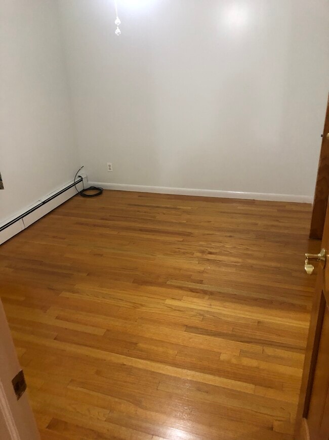 Bedroom - 66 Luyster St