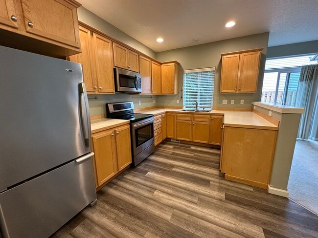 Building Photo - 1573 NW Challis Pl