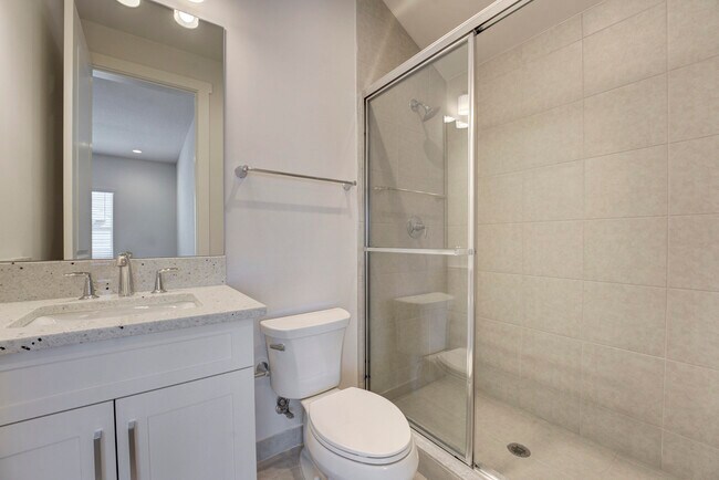 Building Photo - 9346 Crestview Cir