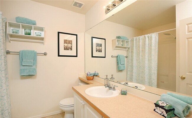Building Photo - A Cambridge Townhome with 2 Beds and 2.5 B...