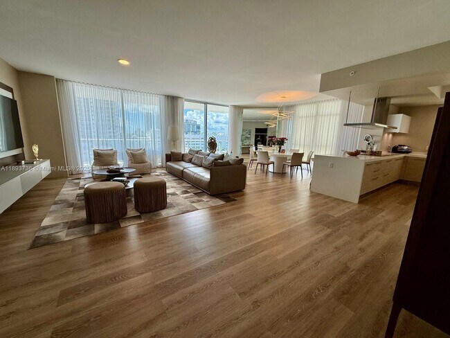 Building Photo - 17301 Biscayne Blvd