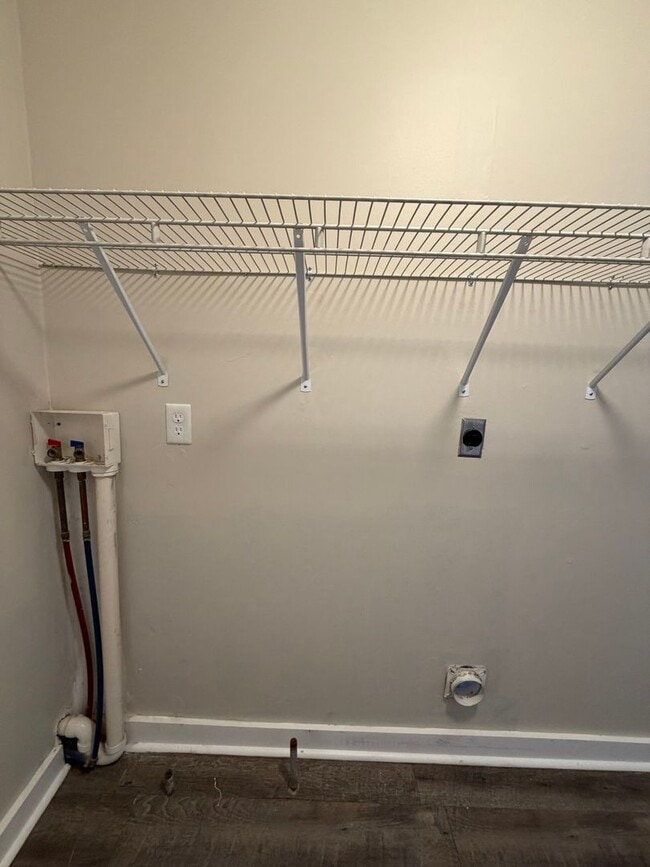 Building Photo - 2 bedroom/1 bath home in West Morristown