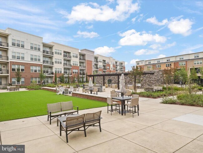 Building Photo - 10755 Fairgrounds Dr