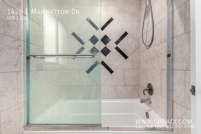 Building Photo - 1426 E Manhatton Dr
