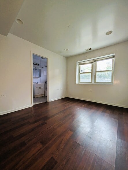 Building Photo - 2530 W Fitch Ave