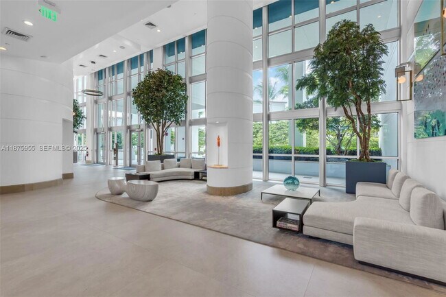 Building Photo - 5959 Collins Ave