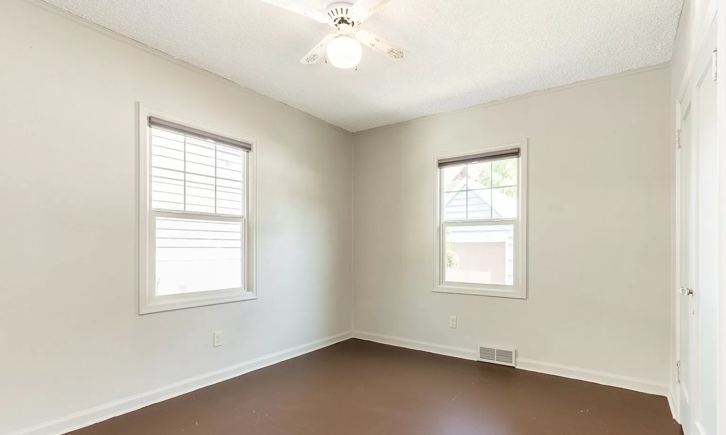 Building Photo - 6613 N Amherst St