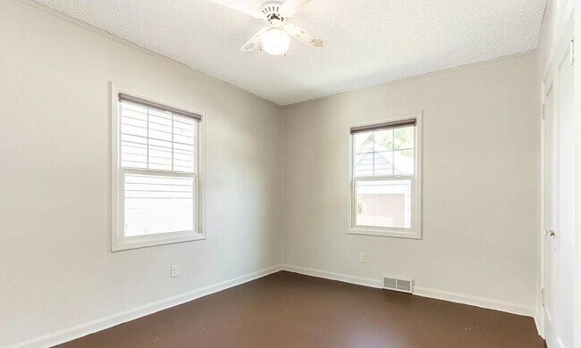 Building Photo - 6613 N Amherst St