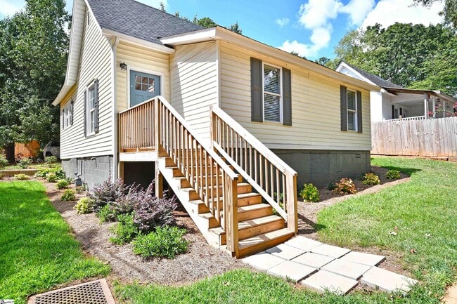 Primary Photo - 5 Cardwell St