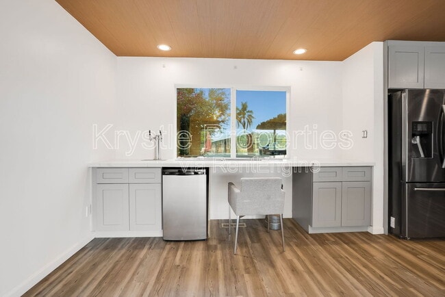 Building Photo - 12 Elna Dr