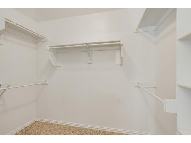 Building Photo - 1120 Villa Paloma Blvd