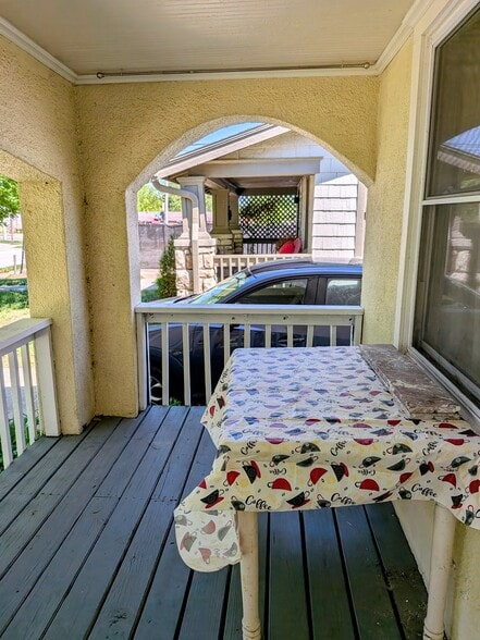 Building Photo - 1021 E 76th St