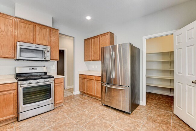 Building Photo - Beautiful 4 bedroom 3 bath home in Mountai...