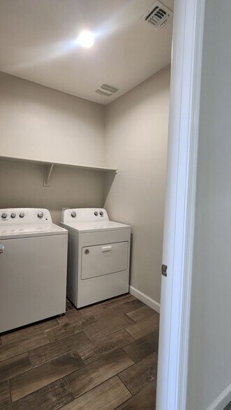 Building Photo - 37845 W Santa Barbara Ave