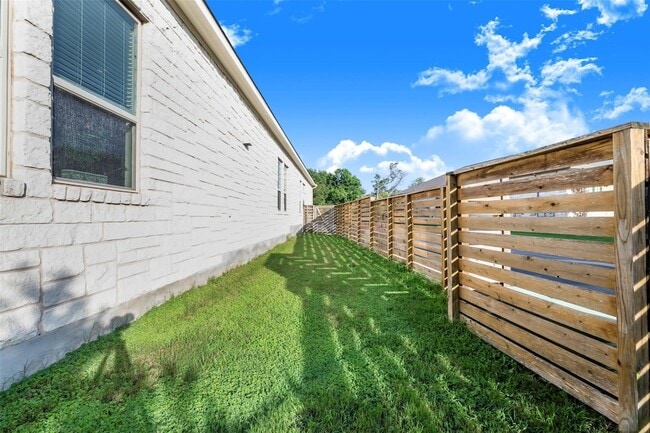Building Photo - 11105 Cut Plains Loop