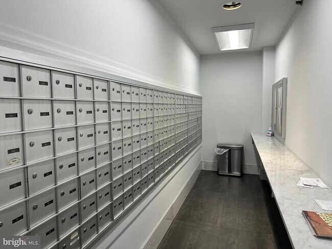 Building Photo - 2101 Chestnut St