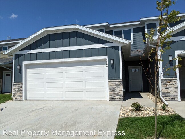 Primary Photo - 3 br, 2.5 bath House - 4600 E Whisper Ridg...