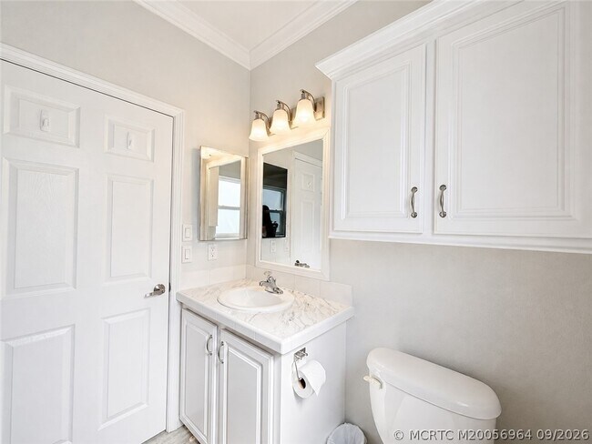 Building Photo - 252 NE Ebbtide Way