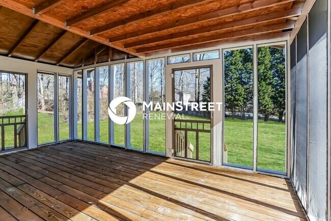 Building Photo - 3 Bedroom Pet-Friendly Home in Snellville, GA with Main Street Renewal