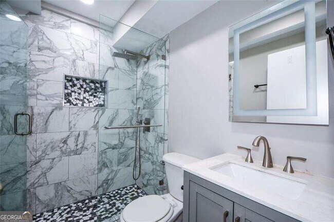 Building Photo - 620 Peachtree St NE