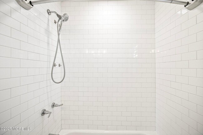 Building Photo - 222 Elmwood Ct