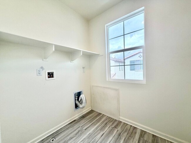 Building Photo - Iris Park Gem | 4 Bedrooms, Loft, and Modern Upgrades Throughout
