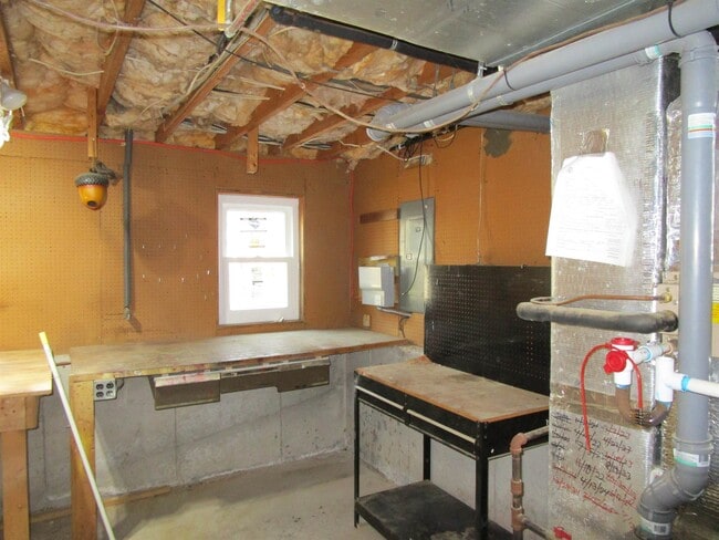 Building Photo - 24 Bobbys Ln