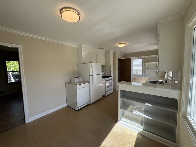 Building Photo - Charming 3-Bed Oasis with Fireplace & Finished Basement in Richfield!