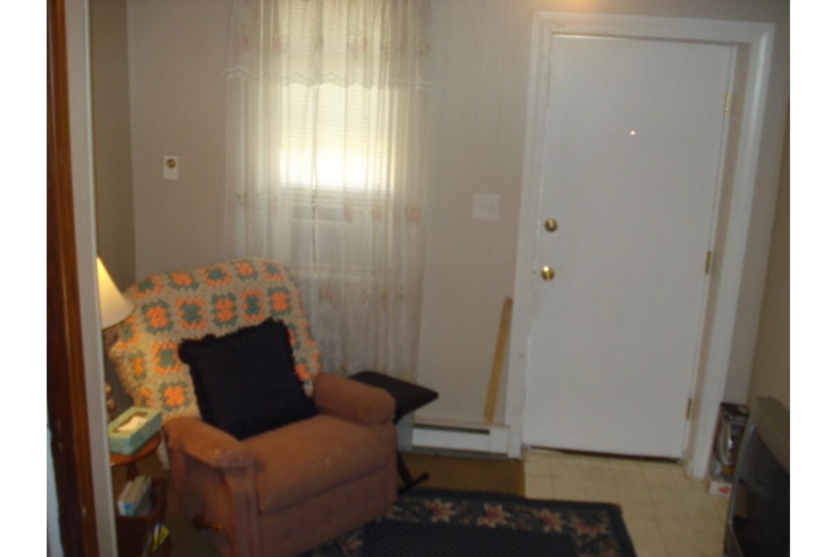 Building Photo - 117 Wilkes St