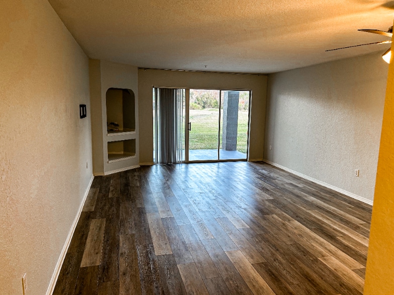 Building Photo - 14025 Fairway Island Dr